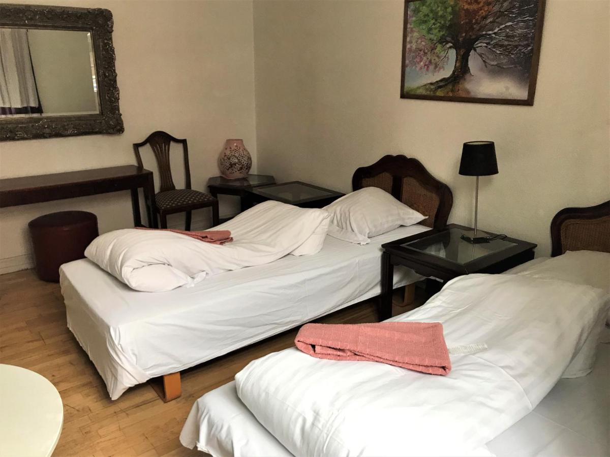 Quarto Twin com Casa de Banho Partilhada