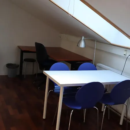 Rooms In Quiet Yellow Courtyard Apartment-3